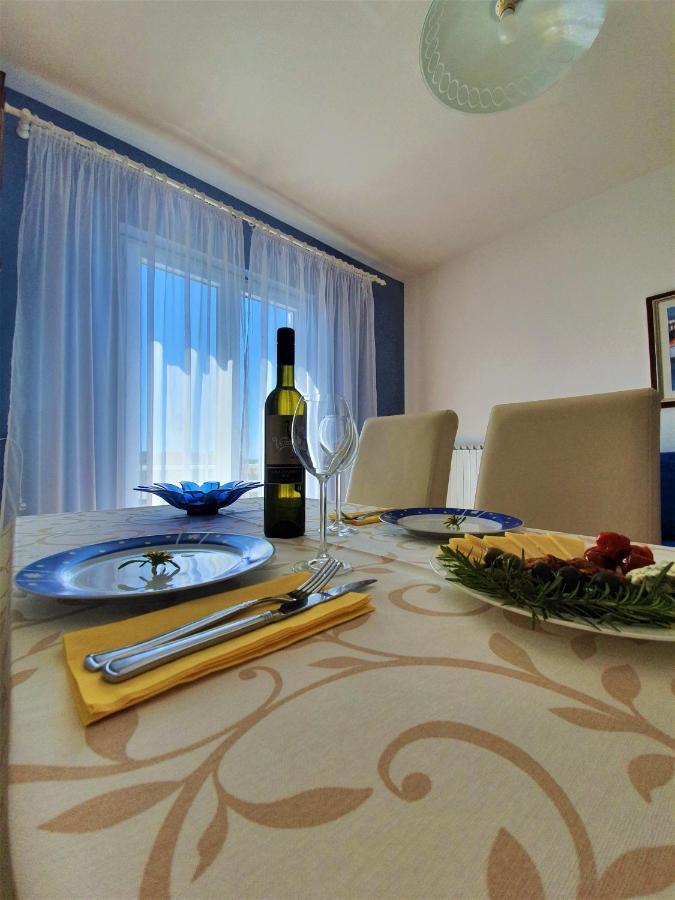 Bed and Breakfast F• R• I• E• N• D• S• Novalja Exterior foto